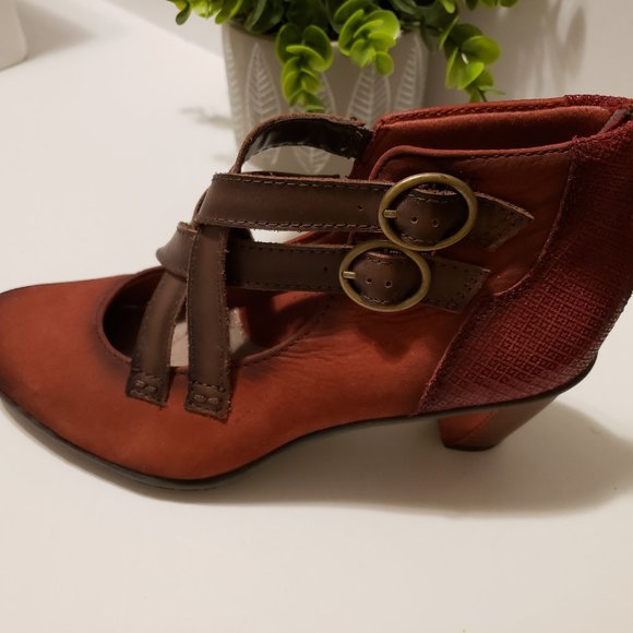 Earth "Amber" Heeled Leather Booties in Brick - Picture 3 of 9